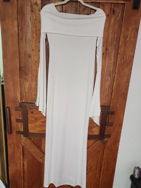 Matrinety Off-Shoulder Long Sleeve Maxi Dress - White